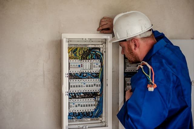 hiring a professional electrician milwaukee wi